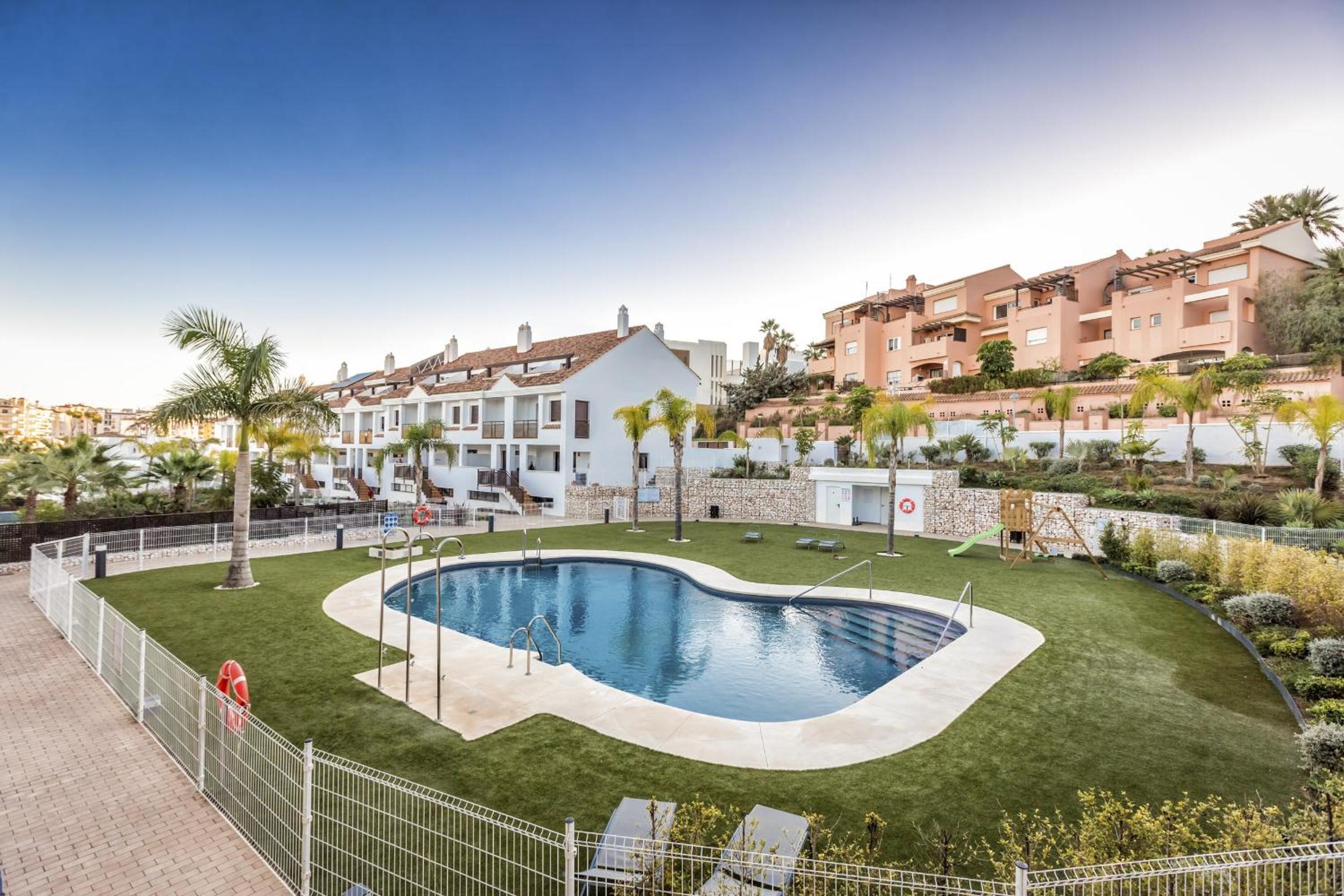 ViVi Homes - El Sembrador Pool, Terrace & Golf