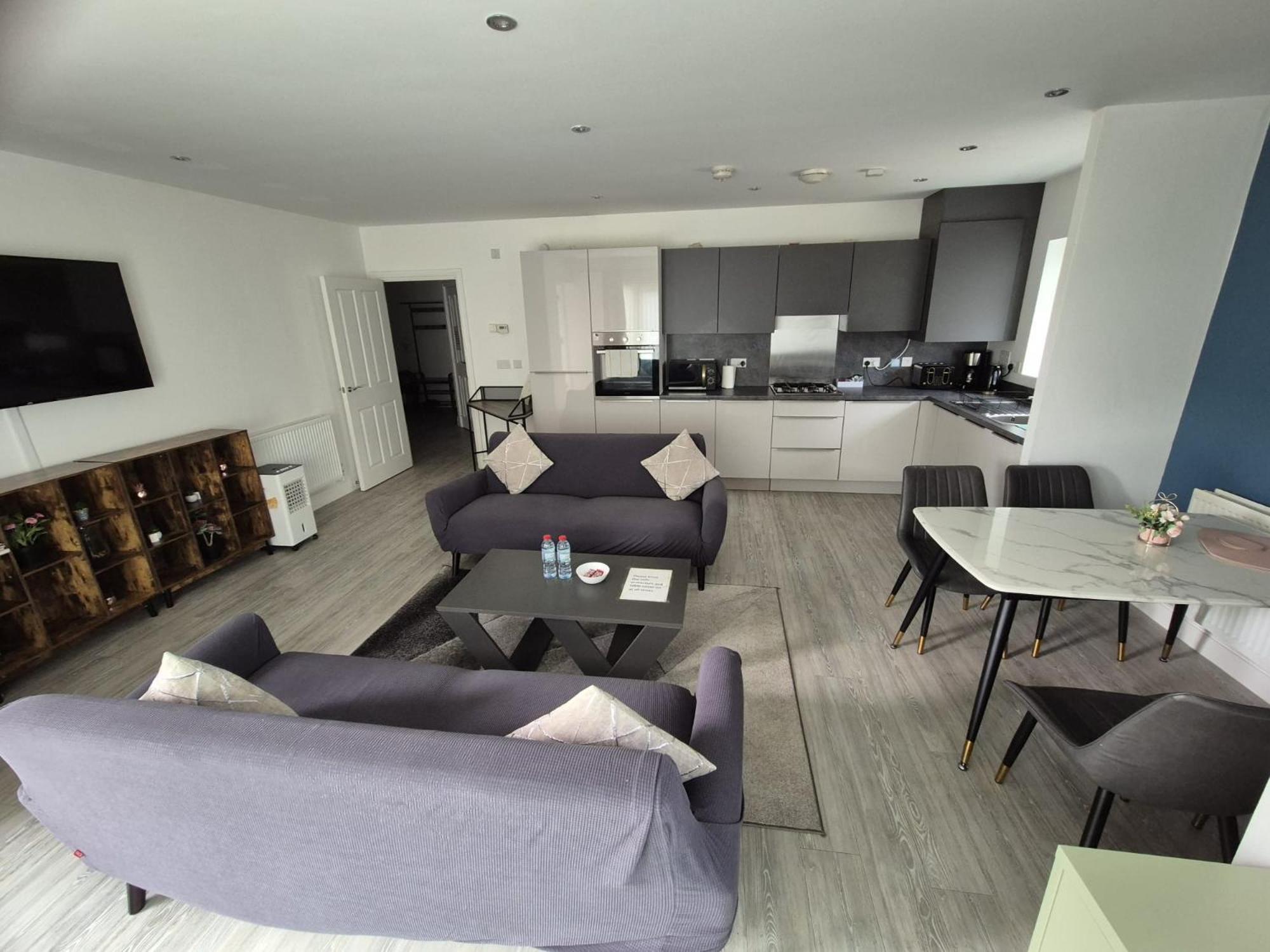 Luxury 2Bedroom - 2Bath - Prime location - Patio