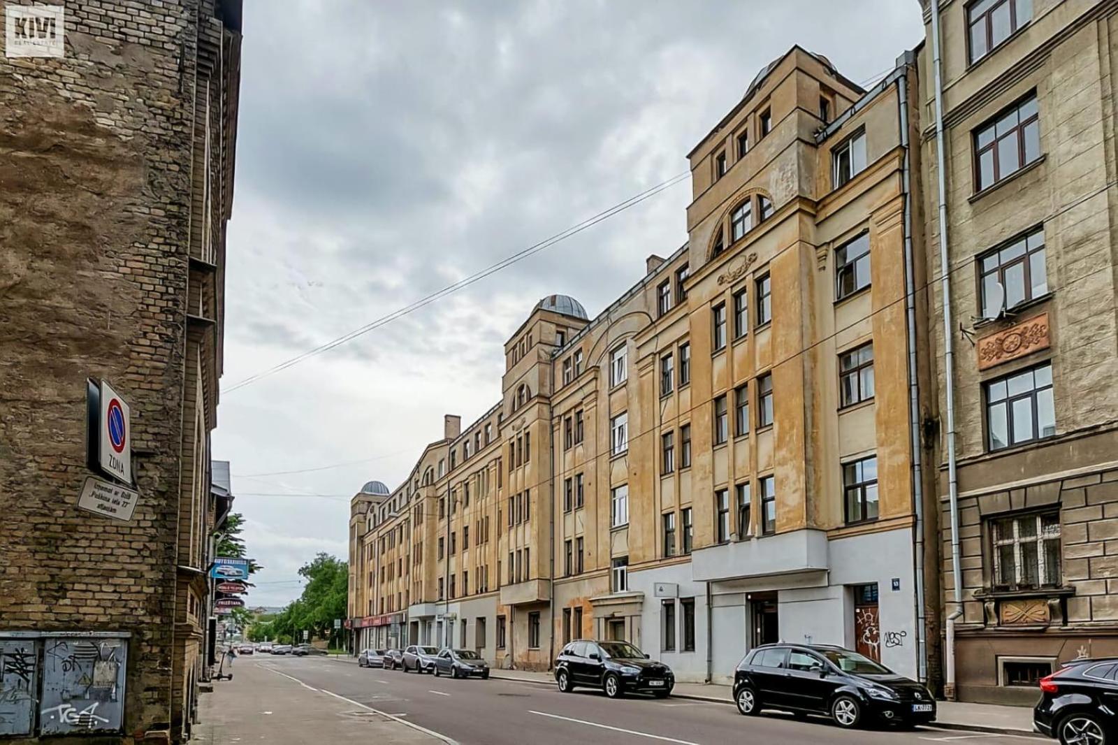 Modern 2 bedroom apartment in the city centre view 5