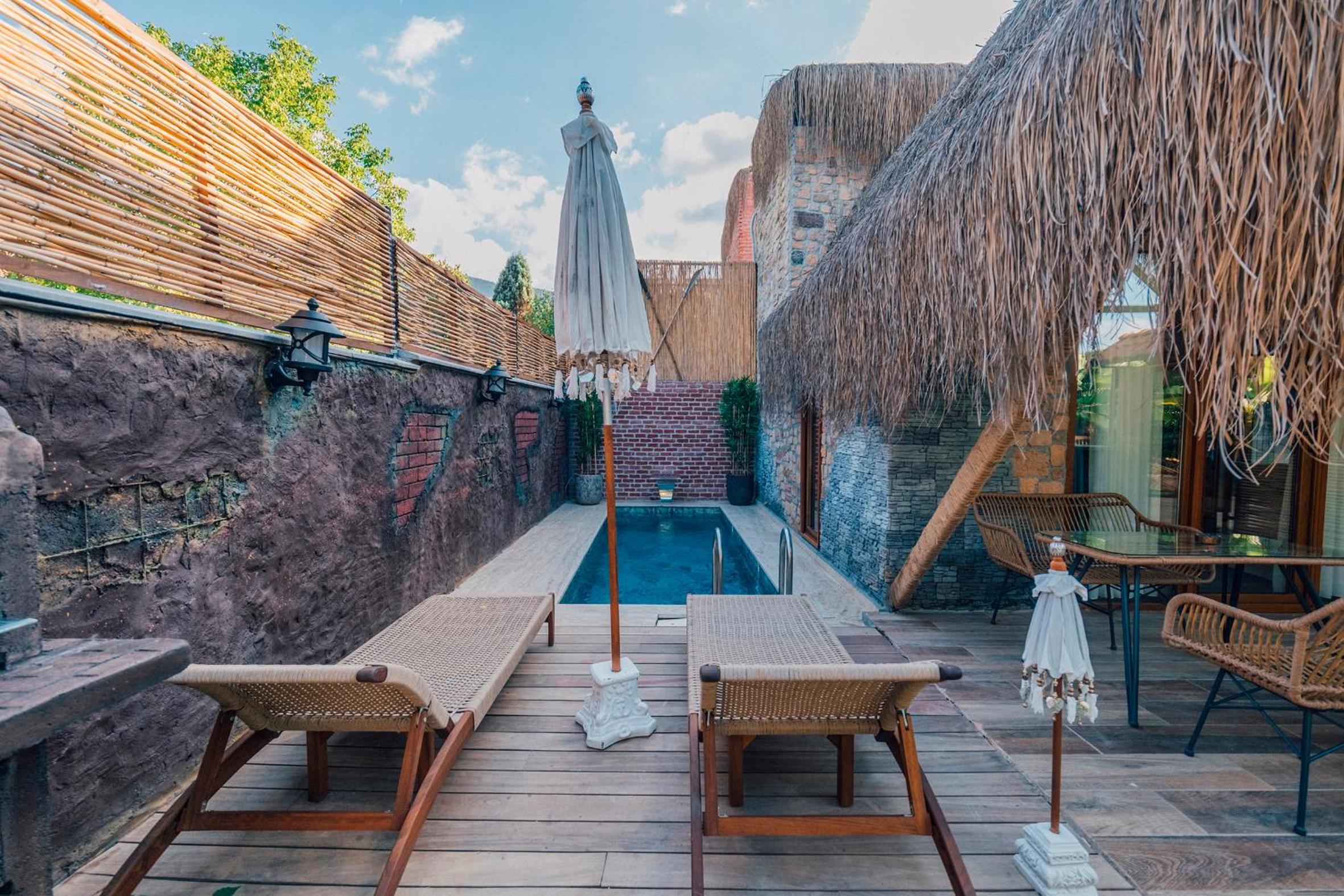 Feronia Suites