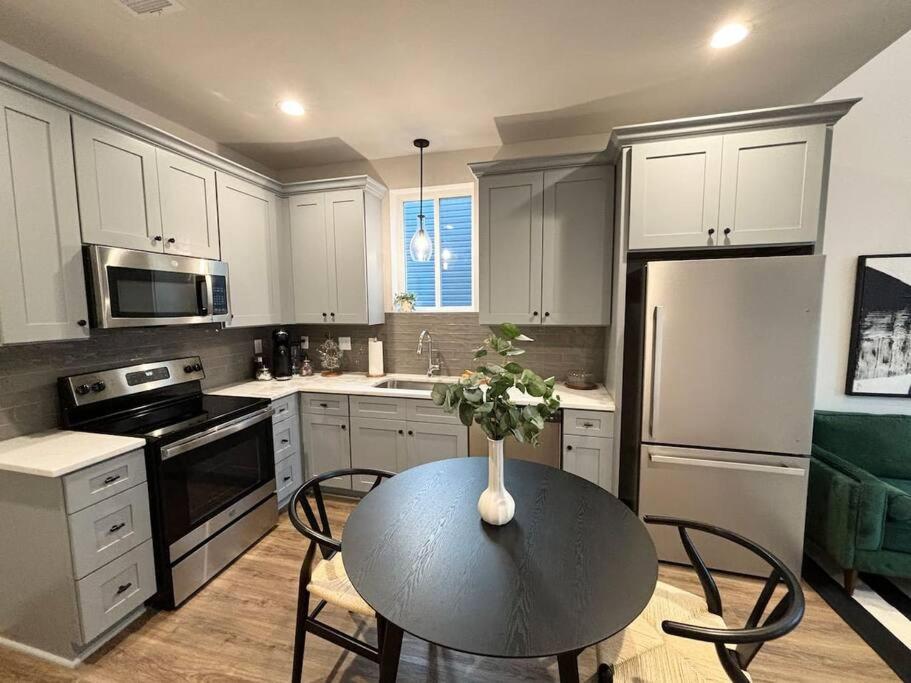 Gumbo House-Prime Location-King Bed-Fast WiFi