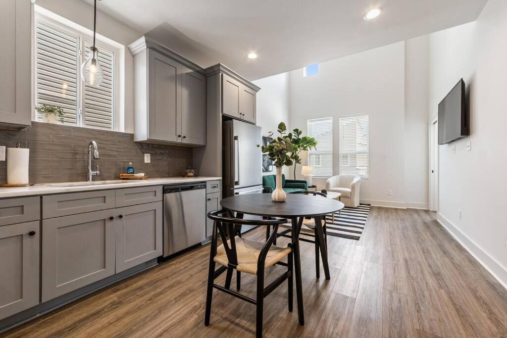 Gumbo House-Prime Location-King Bed-Fast WiFi