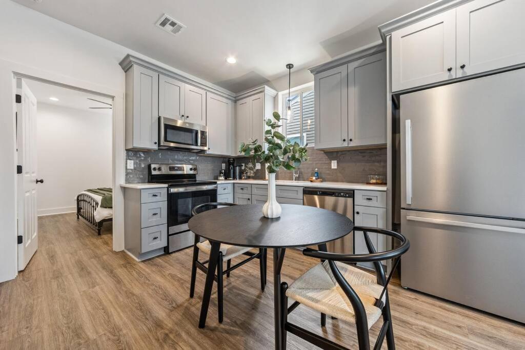 Gumbo House-Prime Location-King Bed-Fast WiFi