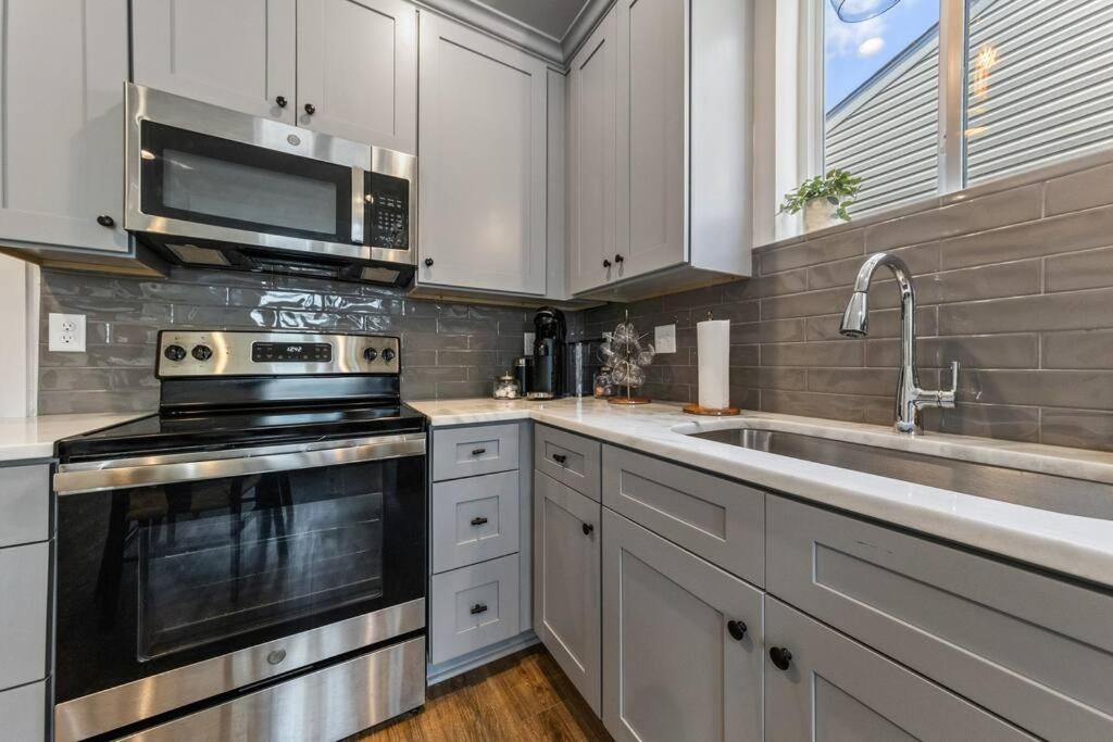 Gumbo House-Prime Location-King Bed-Fast WiFi