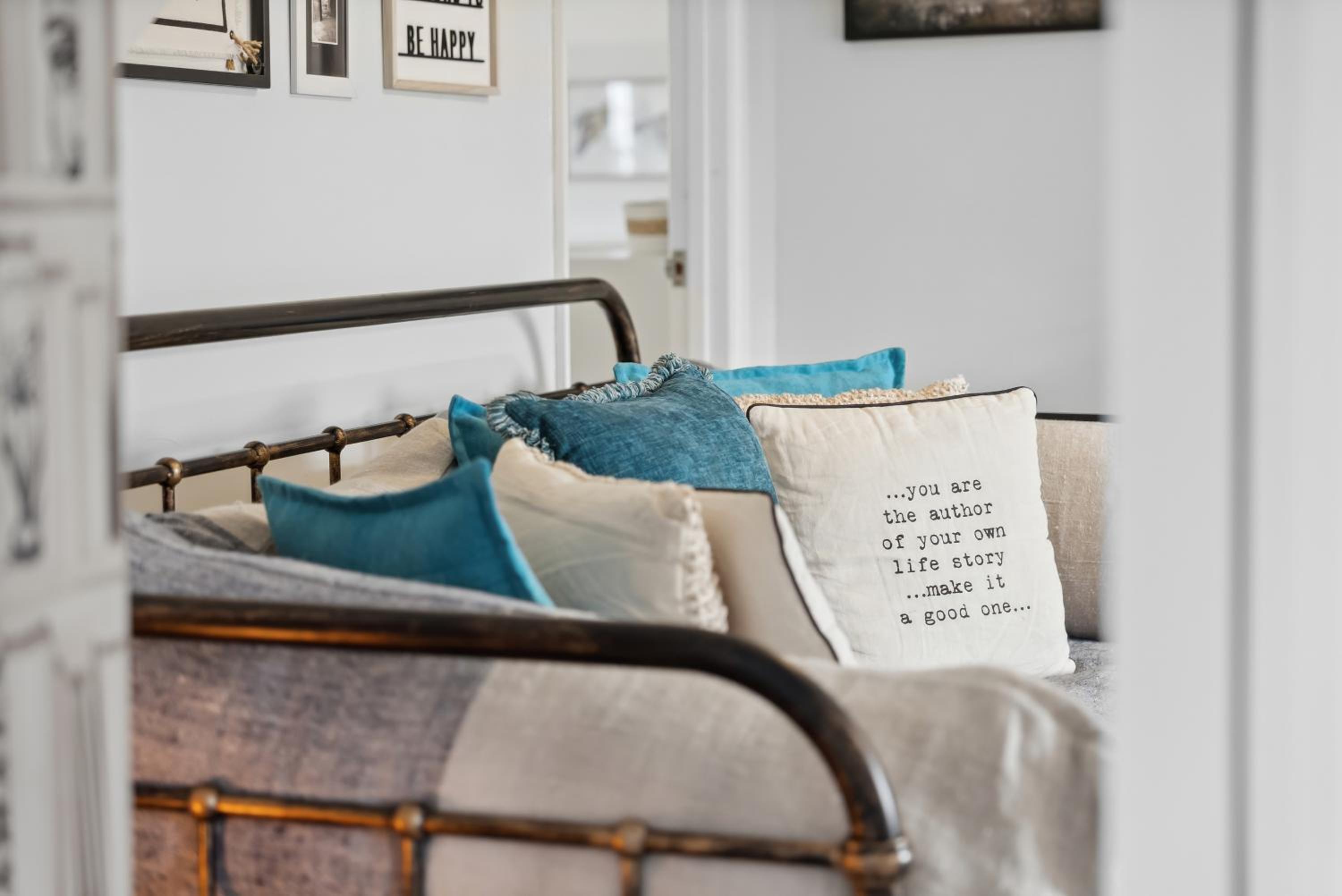 Luxurious 5 BR Villa on Hamble River without Pool - By Blue Puffin Stays view 2