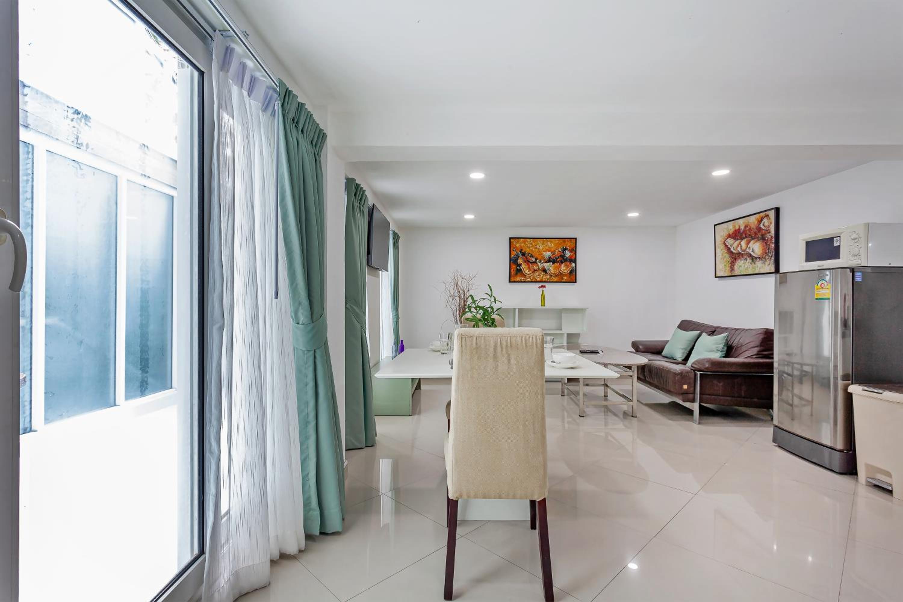 Grosvenor House - On the Phra Tamnak Hill