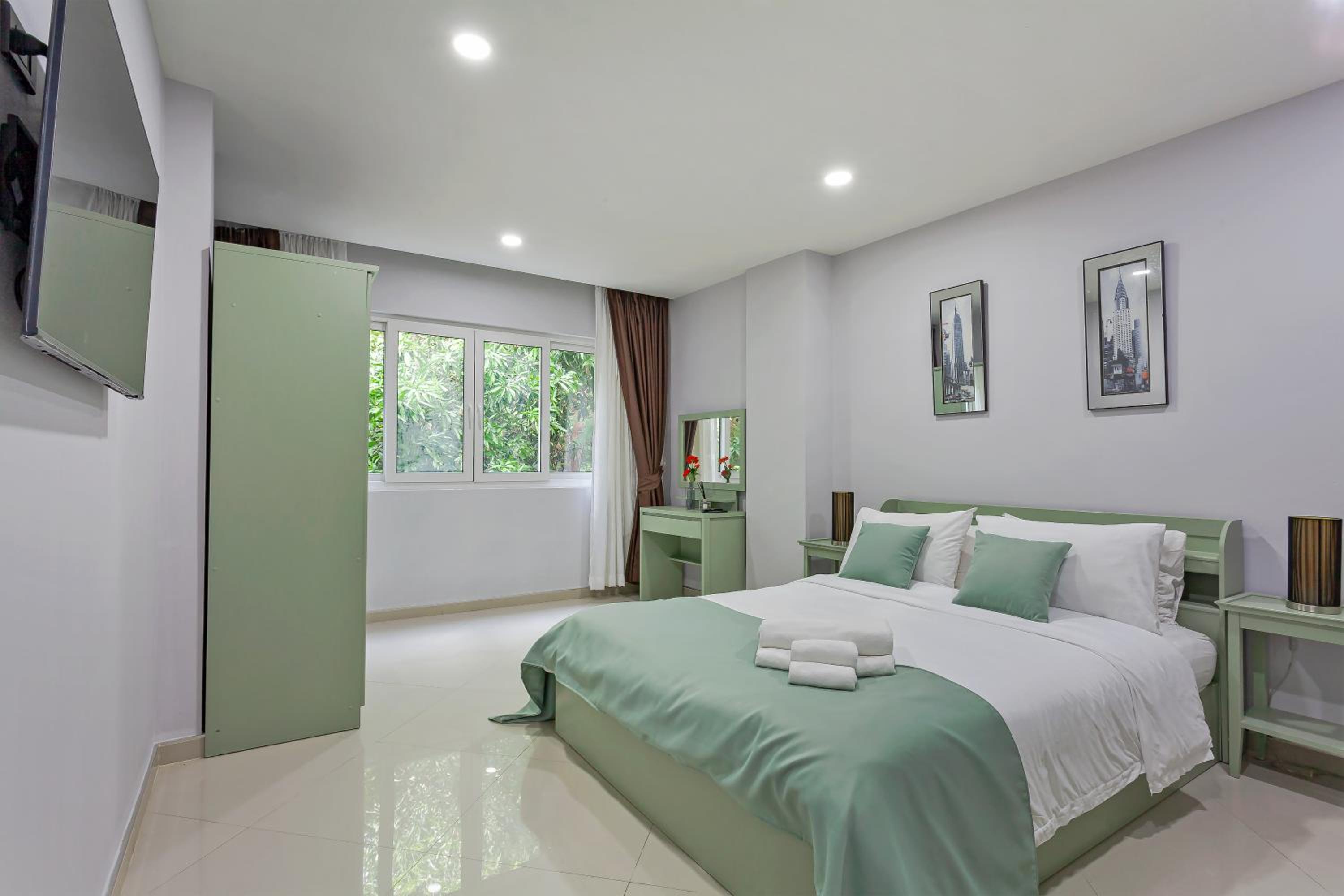 Grosvenor House - On the Phra Tamnak Hill