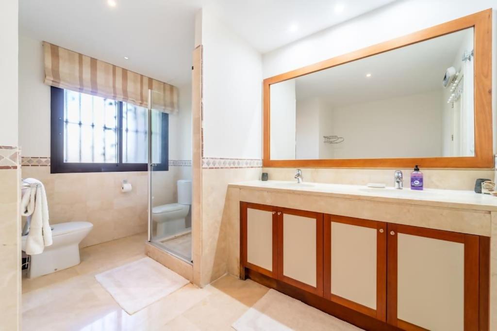 Elegant 3-Bedroom Apartment in La Quinta Marbella