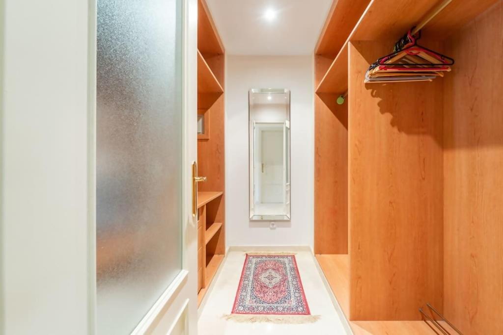 Elegant 3-Bedroom Apartment in La Quinta Marbella
