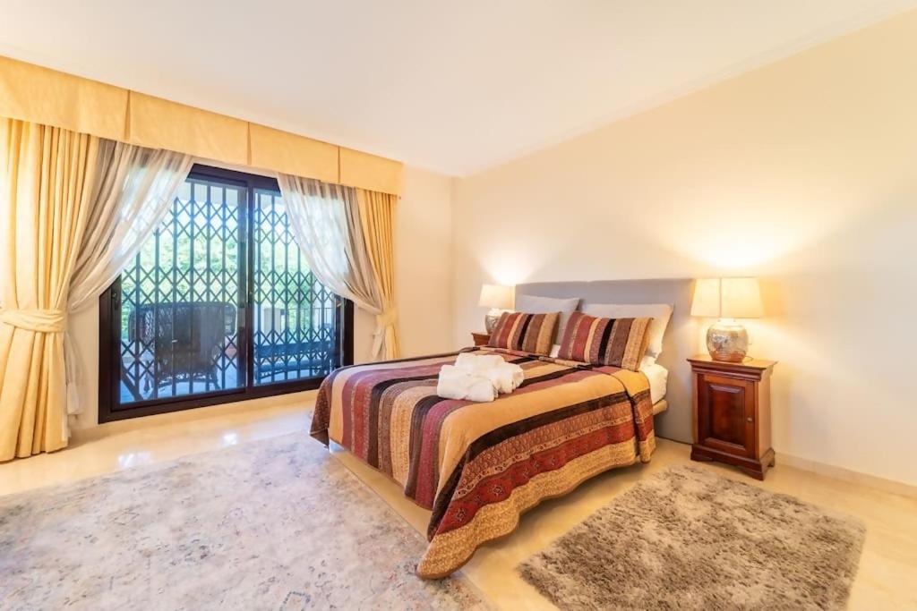Elegant 3-Bedroom Apartment in La Quinta Marbella