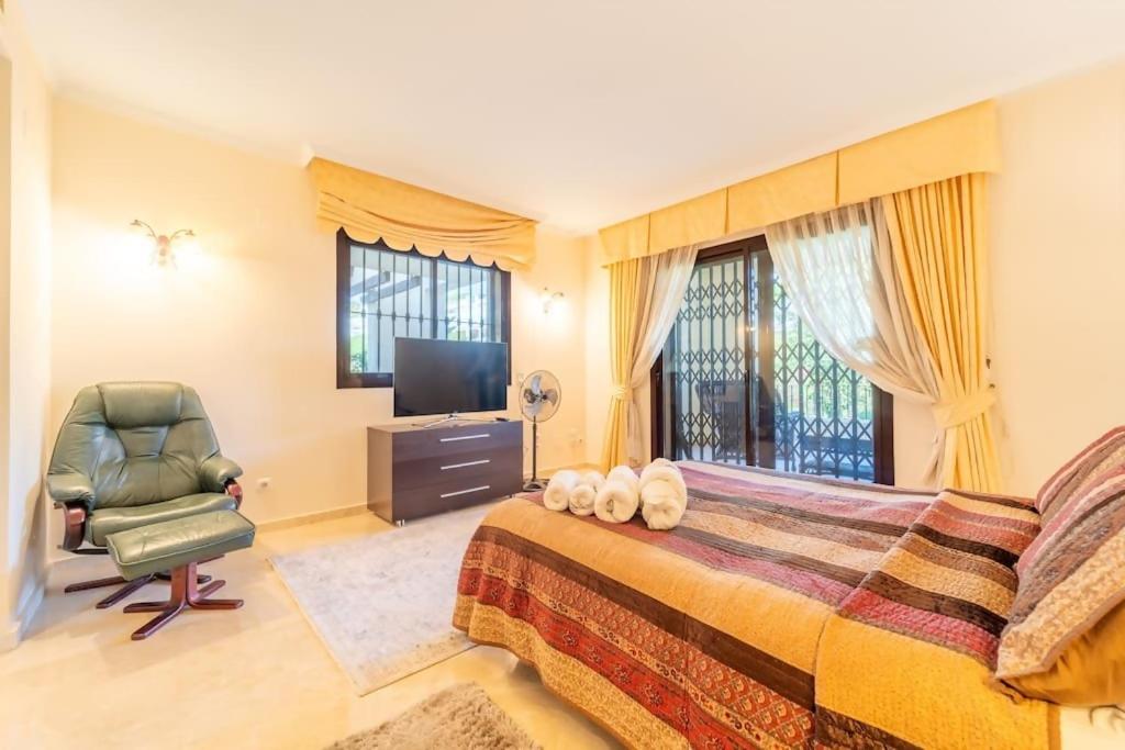 Elegant 3-Bedroom Apartment in La Quinta Marbella
