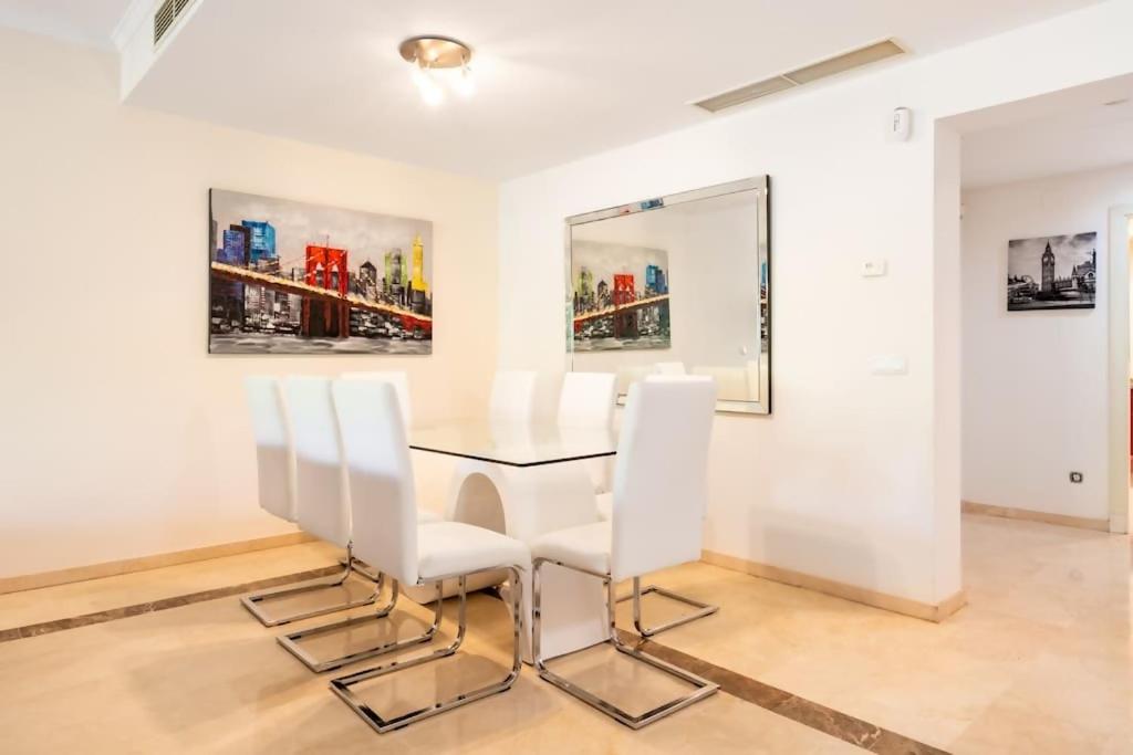Elegant 3-Bedroom Apartment in La Quinta Marbella