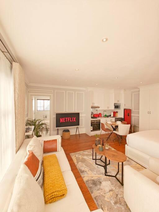Blessed House Luxury into Nature in Sandton Apartment Home