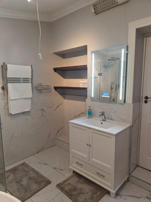 Blessed House Luxury into Nature in Sandton Apartment Home
