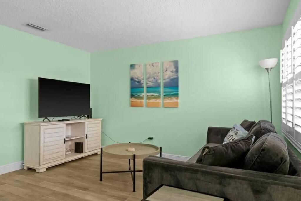 Spanish Villa Suite 54 - Indian Rocks Beach Condo Across the Street to Beach Access, Newly Remodeled & Walkable to Restaurants! view 2