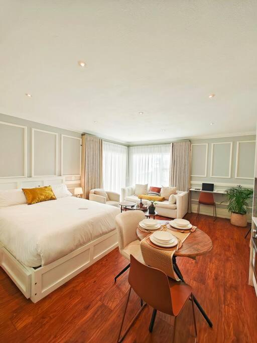 Blessed House Luxury into Nature in Sandton Apartment Home