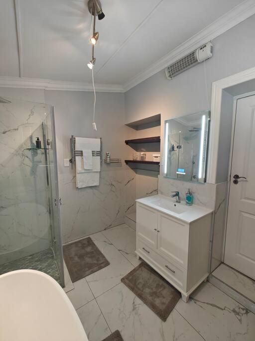 Blessed House Luxury into Nature in Sandton Apartment Home