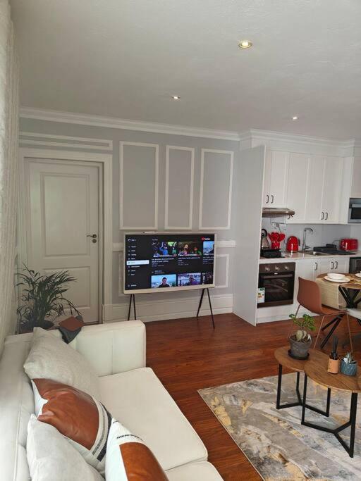 Blessed House Luxury into Nature in Sandton Apartment Home