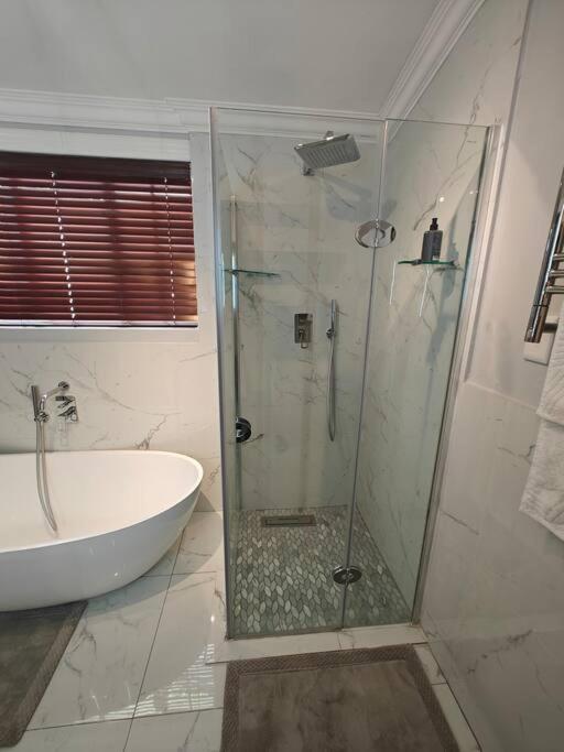 Blessed House Luxury into Nature in Sandton Apartment Home