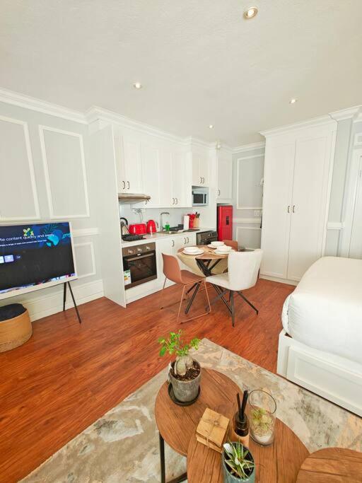 Blessed House Luxury into Nature in Sandton Apartment Home