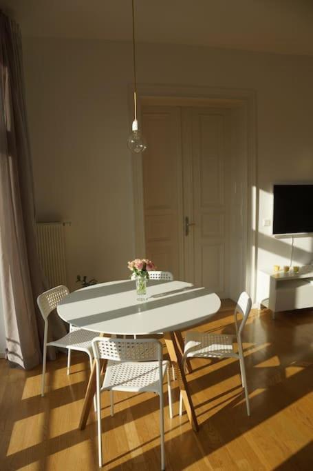 Bright & Lovely Apartment City Centre