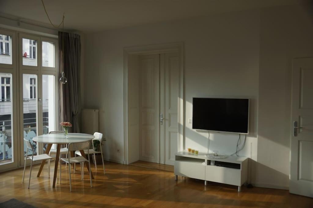 Bright & Lovely Apartment City Centre