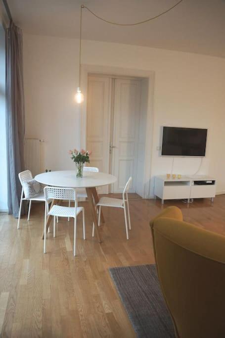 Bright & Lovely Apartment City Centre
