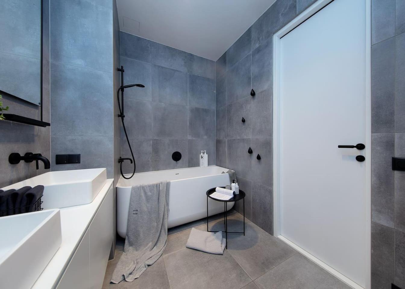 Exclusive apartment in Heart of Town