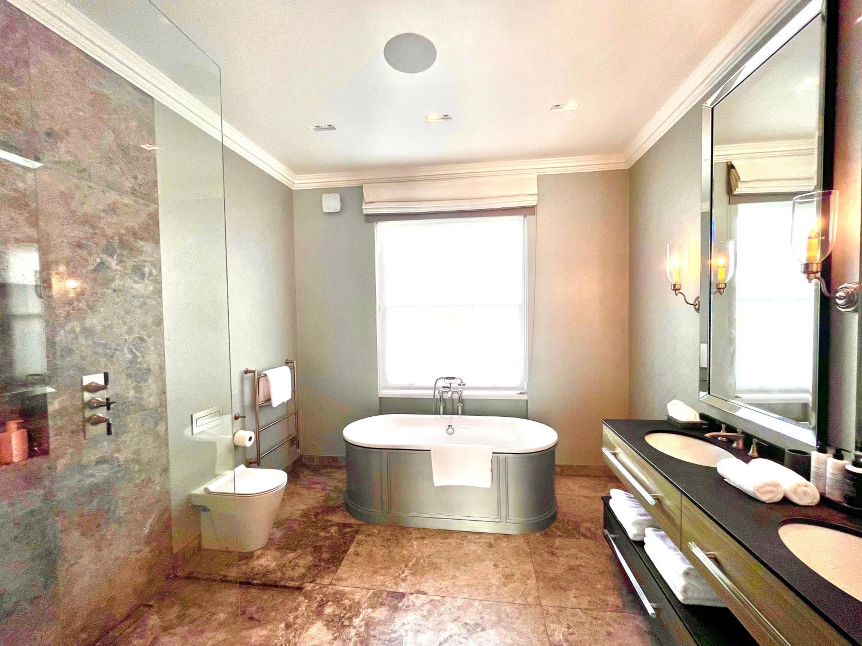 Luxury 4 Bedrooms 5 Baths 2 Receptions Family House with Garden Chelsea