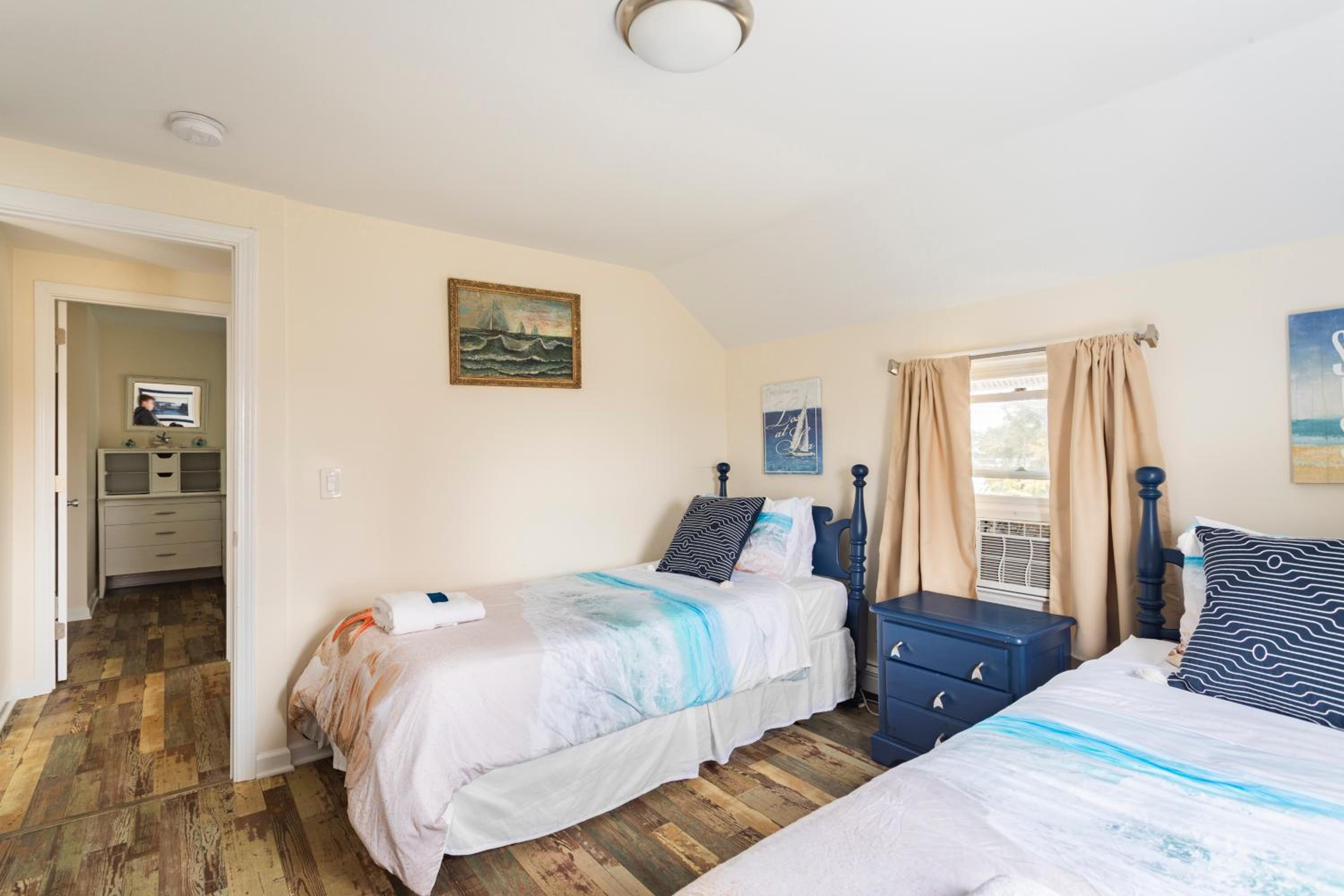 Charming Fairfield Cottage By The Sea - Property Image 2