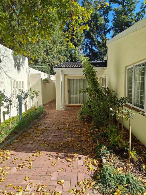 Blessed Luxury Cottage into Nature in Sandton Apartment in Sandton