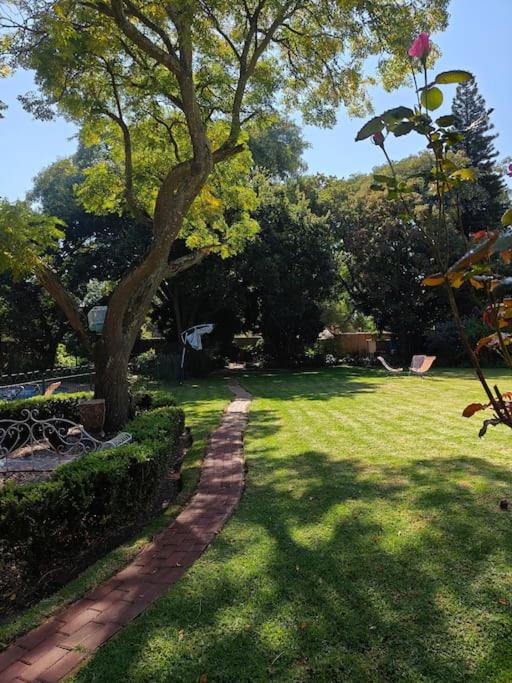 Blessed Luxury Cottage into Nature in Sandton Apartment in Sandton