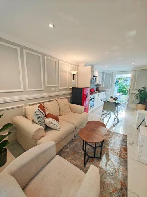 Blessed Luxury Cottage into Nature in Sandton Apartment in Sandton