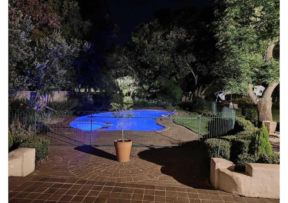 Blessed Luxury Cottage into Nature in Sandton Apartment in Sandton