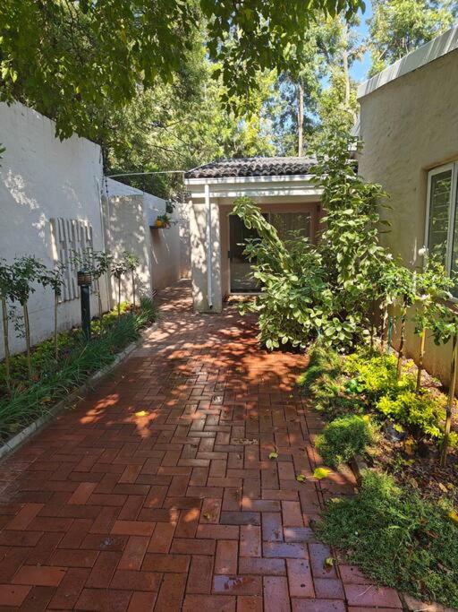 Blessed Luxury Cottage into Nature in Sandton Apartment in Sandton