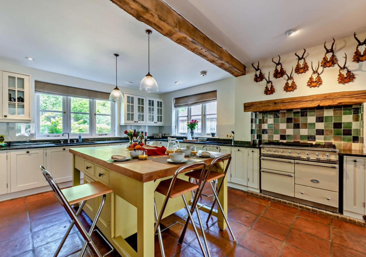 6 Bed in Robertsbridge oc-d29525