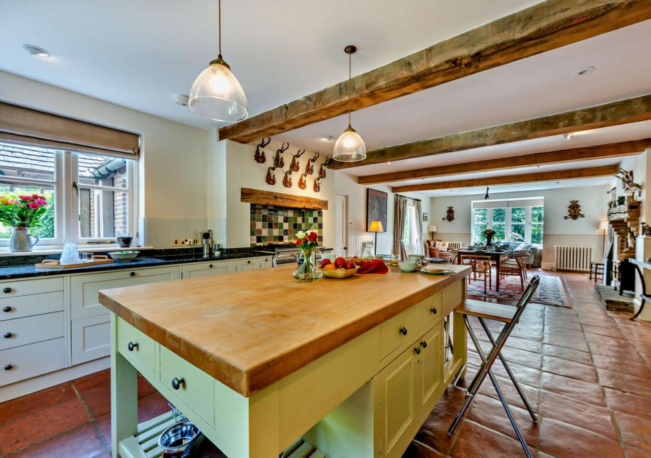 6 Bed in Robertsbridge oc-d29525