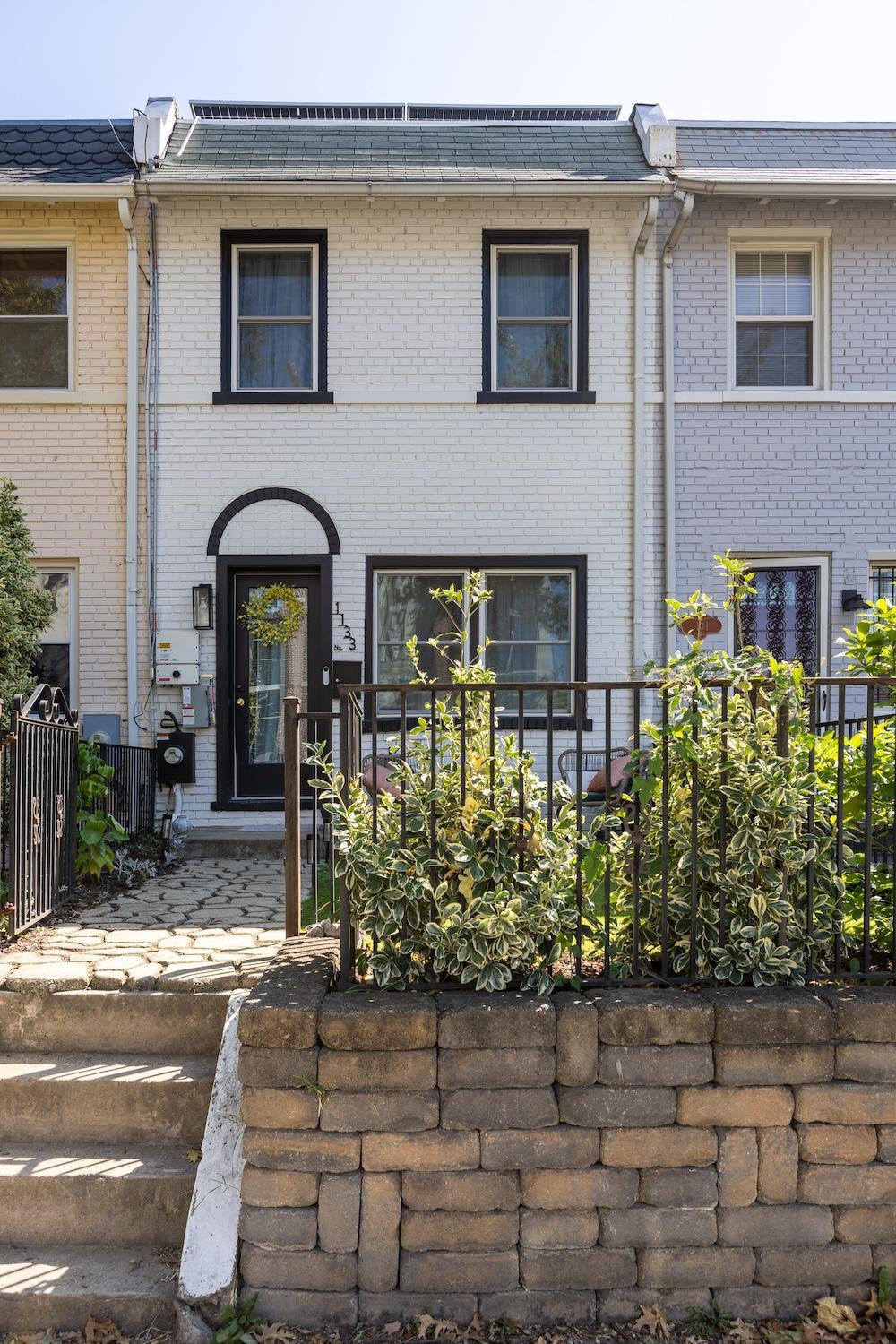 Charming 2BR Townhouse with Patio & Parking in DC photo 4