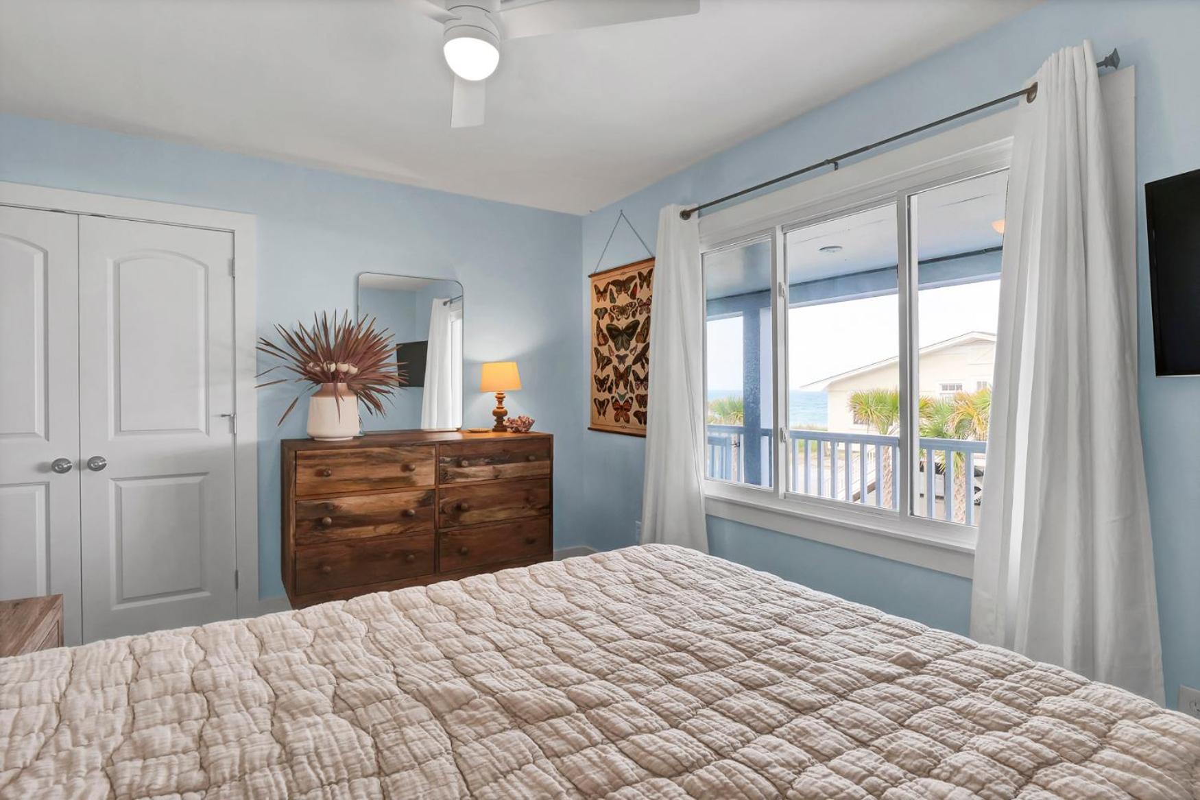 Flock of Sea Girls by Sea Scape Properties view 4