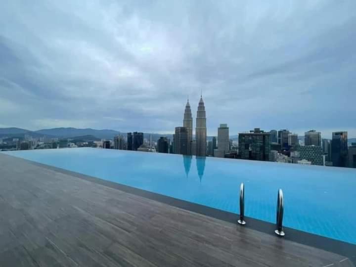 The suits klcc