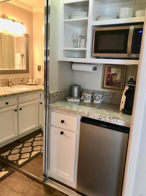 Silverado Napa Gem - Perfect for TWO! Pet Friendly, Pool view 2
