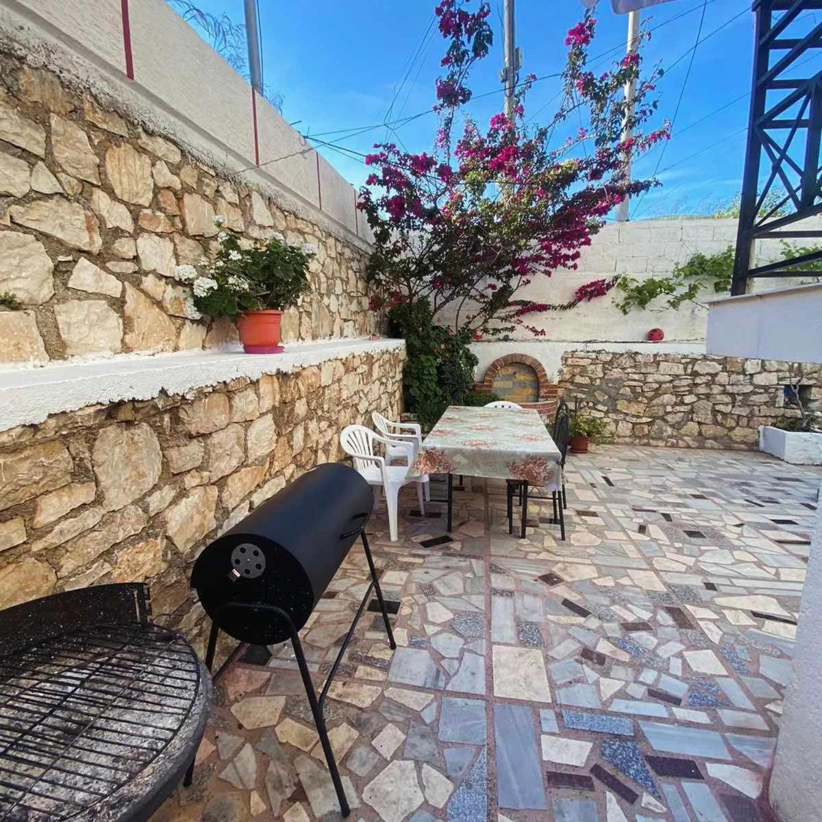Mariana Apartments