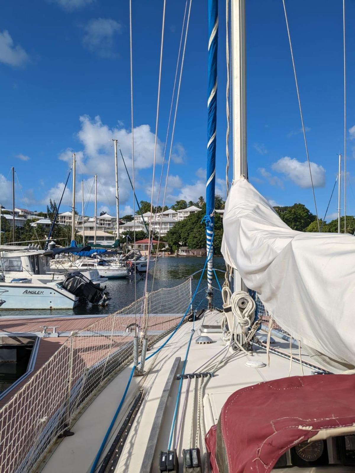 Dormez sur l'Eau Séjour sur un Voilier Studio à la Marina du Gosier
