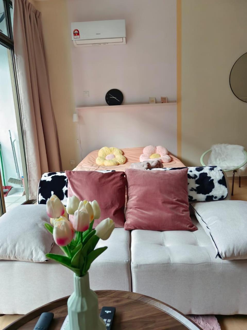 Balcony Suite Palazio Mount Austin by Foxie Bed