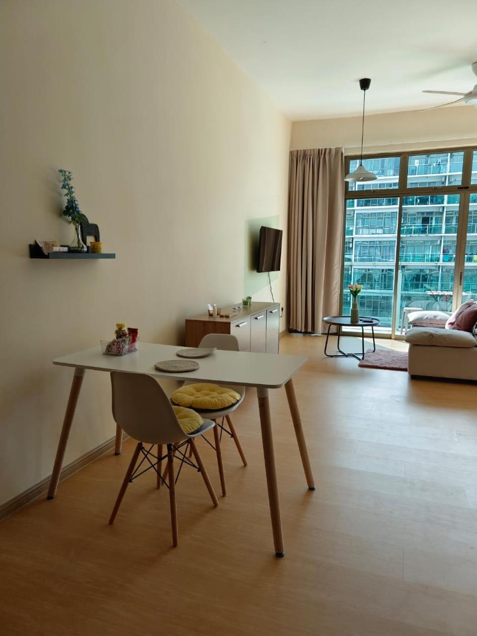 Balcony Suite Palazio Mount Austin by Foxie Bed