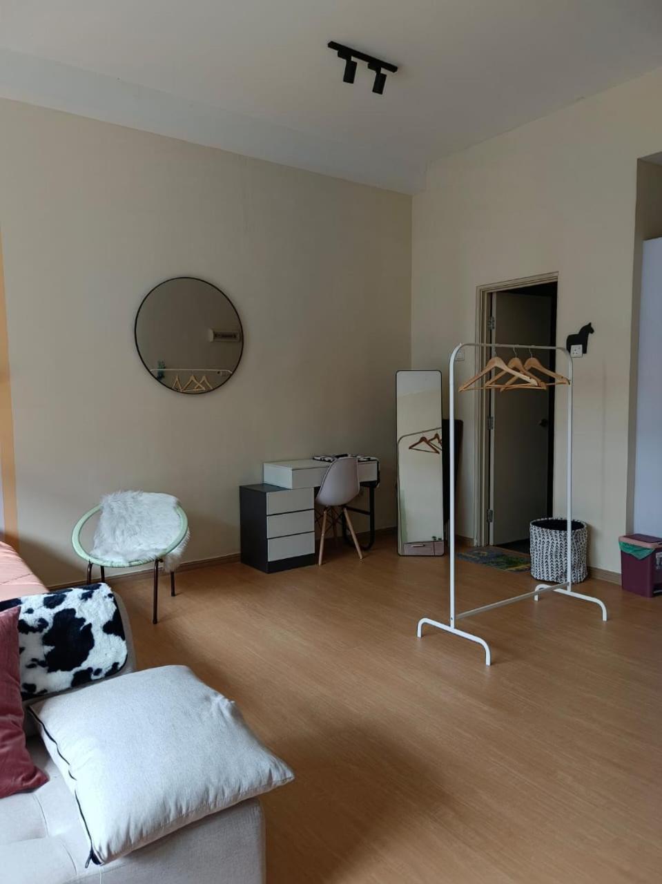 Balcony Suite Palazio Mount Austin by Foxie Bed