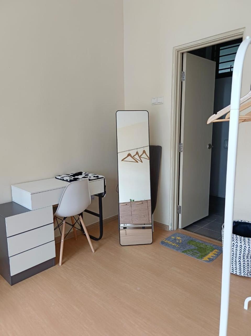 Balcony Suite Palazio Mount Austin by Foxie Bed