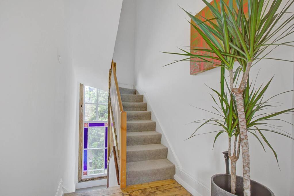 Stylish London Townhouse, Perfect for Large Groups, Convenient public transport links, Close to Tower Bridge and London Liverpool Street