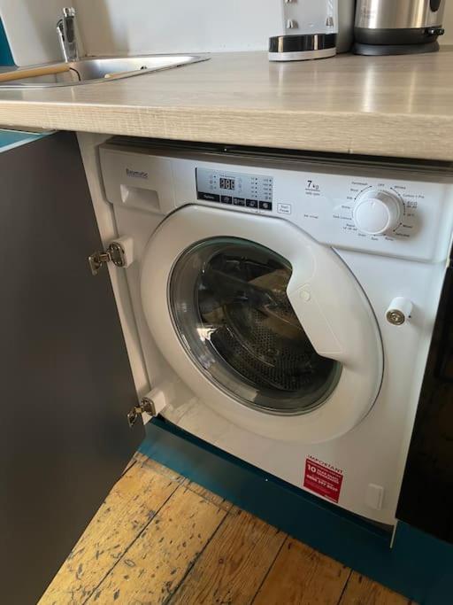 Stylish London Townhouse, Perfect for Large Groups, Convenient public transport links, Close to Tower Bridge and London Liverpool Street