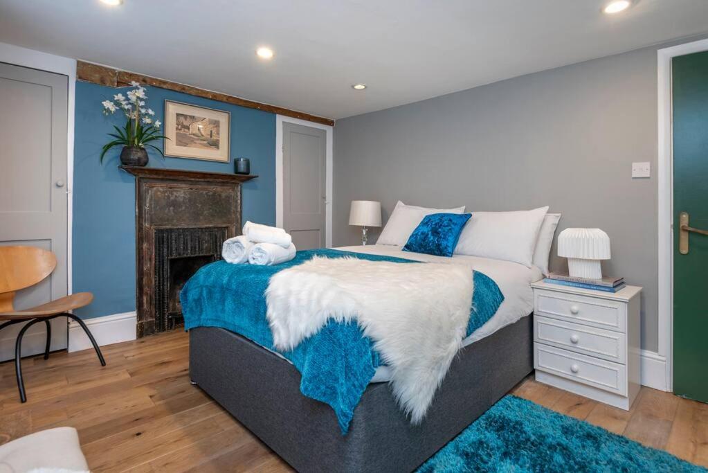 Stylish London Townhouse, Perfect for Large Groups, Convenient public transport links, Close to Tower Bridge and London Liverpool Street